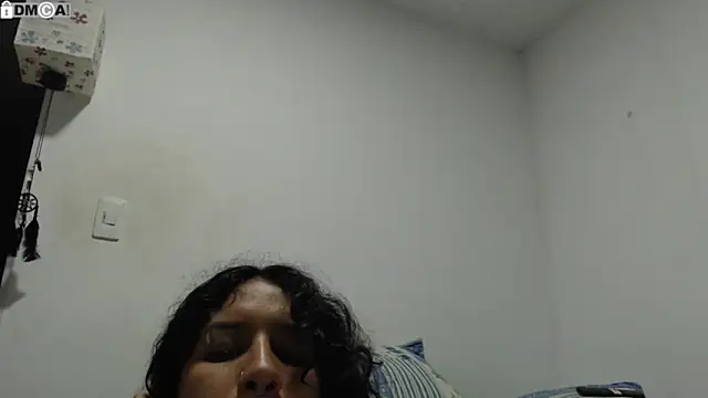 Snapshot of AlinaWoolf_ chatting on February 17, 2026, 12:08 am AlinaWoolf online show from February 17, 2026, 12:08 am