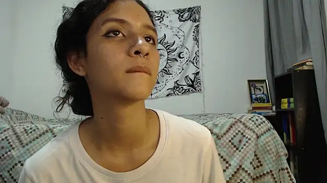 Snapshot of AlinaWoolf_ chatting on February 7, 2025, 1:58 am AlinaWoolf online show from February 7, 2025, 1:58 am