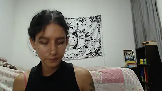 Snapshot of AlinaWoolf_ chatting on January 13, 2025, 2:39 am AlinaWoolf online show from January 13, 2025, 2:39 am