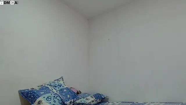 Snapshot of AlinaWoolf_ chatting on September 10, 2025, 8:30 pm AlinaWoolf online show from September 10, 2025, 8:30 pm