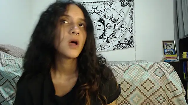 Snapshot of AlinaWoolf_ chatting on February 4, 2025, 2:39 am AlinaWoolf online show from February 4, 2025, 2:39 am