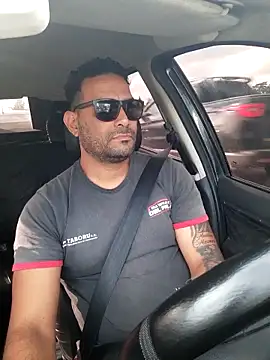 hecwil8 online show from November 6, 2025, 11:25 am