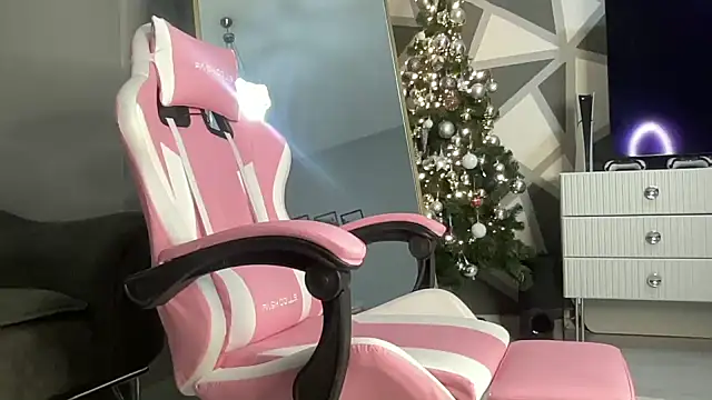 petitebeauty online show from December 7, 2024, 9:06 pm