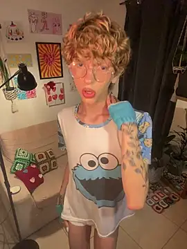 lyamthommpson online show from February 9, 2026, 3:26 am