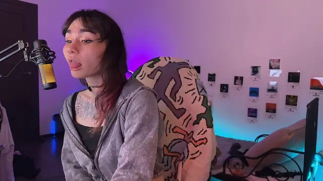 deadlysweet online show from May 25, 2026, 1:27 am