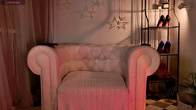 Your Little Milf online show from February 19, 2026, 6:27 pm