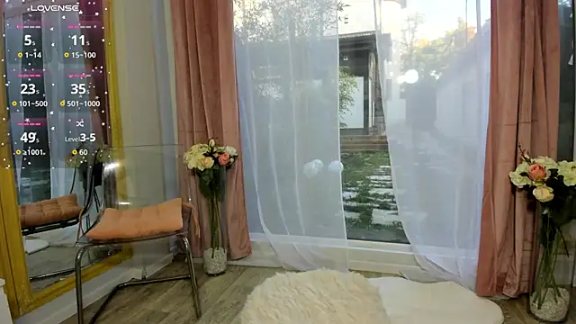 Selena Reeves online show from October 10, 2025, 6:03 am