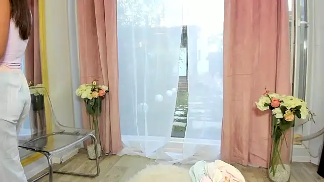 Selena Reeves online show from September 24, 2025, 5:47 am