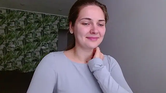 Snapshot of Olivia_shine chatting on November 13, 2025, 5:22 am Olivia shine online show from November 13, 2025, 5:22 am