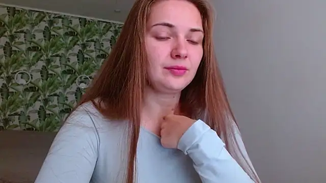 Snapshot of Olivia_shine chatting on October 14, 2025, 4:24 am Olivia shine online show from October 14, 2025, 4:24 am