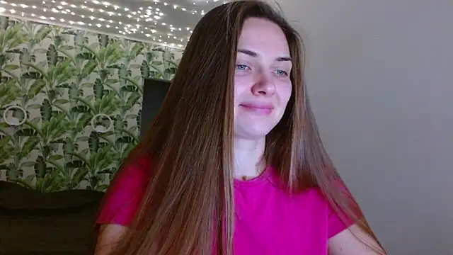 Snapshot of Olivia_shine chatting on December 18, 2025, 5:23 am Olivia shine online show from December 18, 2025, 5:23 am