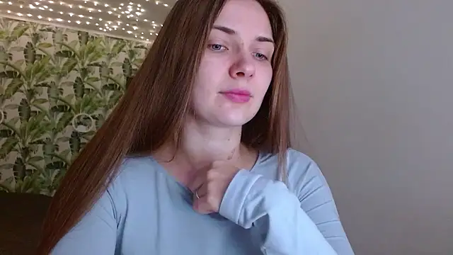 Snapshot of Olivia_shine chatting on December 5, 2025, 5:17 am Olivia shine online show from December 5, 2025, 5:17 am