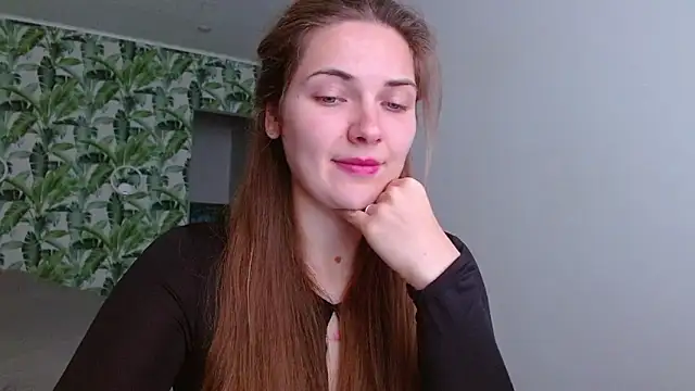 Snapshot of Olivia_shine chatting on October 10, 2025, 4:24 am Olivia shine online show from October 10, 2025, 4:24 am