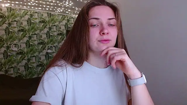 Snapshot of Olivia_shine chatting on December 14, 2025, 5:24 am Olivia shine online show from December 14, 2025, 5:24 am