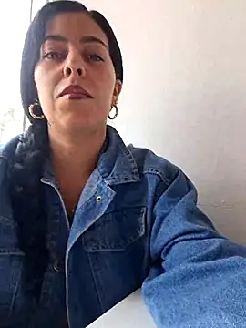 Snapshot of Emily_Wane chatting on May 25, 2026, 5:44 pm Emily Wane online show from May 25, 2026, 5:44 pm