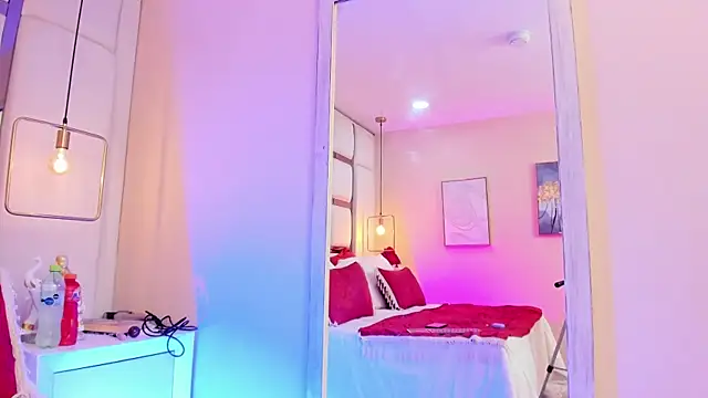 elizavenus online show from April 13, 2026, 12:31 pm