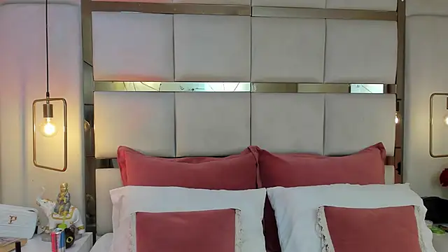 elizavenus online show from November 8, 2025, 1:47 pm