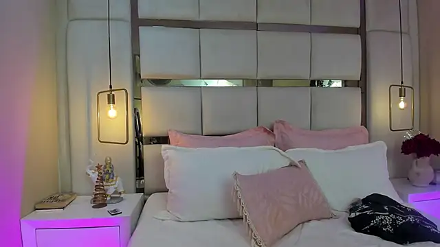 elizavenus online show from November 26, 2025, 11:43 am