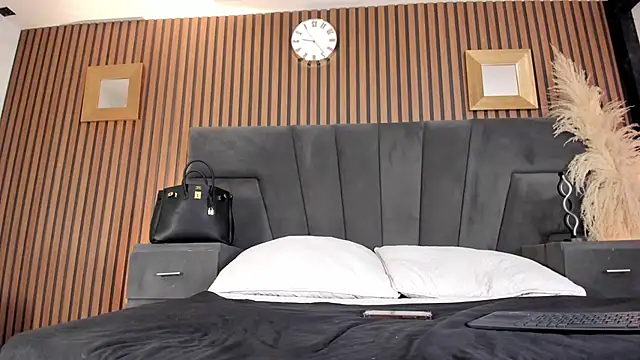 Snapshot of MeganFoxxi_ chatting on February 13, 2026, 8:53 pm MeganFoxxi online show from February 13, 2026, 8:53 pm