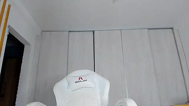 Snapshot of ice_pixie chatting on December 1, 2025, 3:24 pm ice pixie online show from December 1, 2025, 3:24 pm