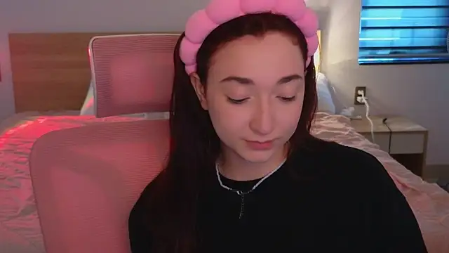 YasmineWest online show from April 14, 2026, 7:57 am