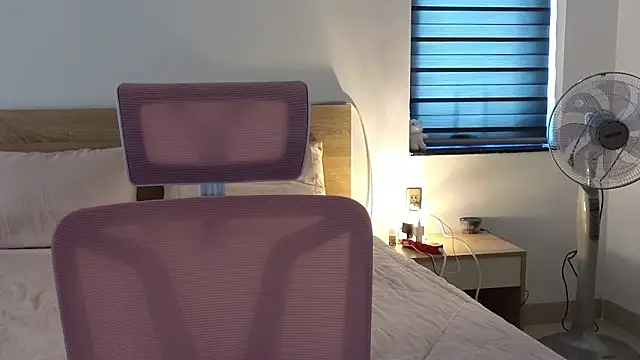 YasmineWest online show from March 26, 2026, 6:33 am