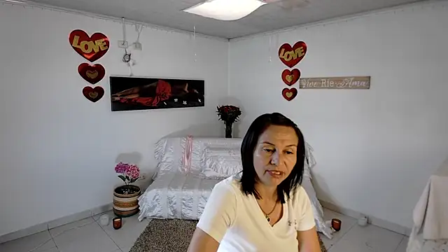 lollita 23  online show from April 16, 2026, 7:14 pm