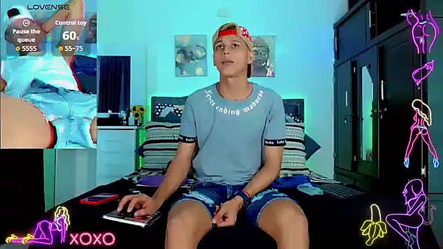 Liamscott  online show from October 5, 2025, 9:05 pm