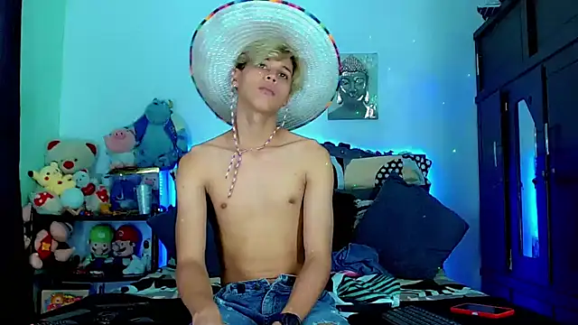 Liamscott  online show from October 31, 2025, 8:05 pm