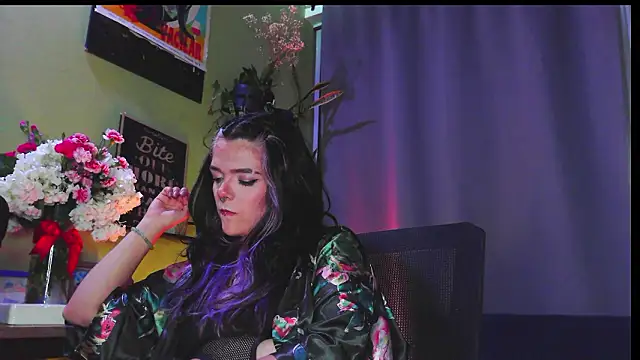 Snapshot of purple_em69 chatting on February 21, 2026, 4:58 am purple em69 online show from February 21, 2026, 4:58 am