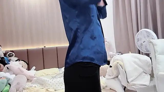 Jennie Spa online show from December 15, 2025, 2:34 pm