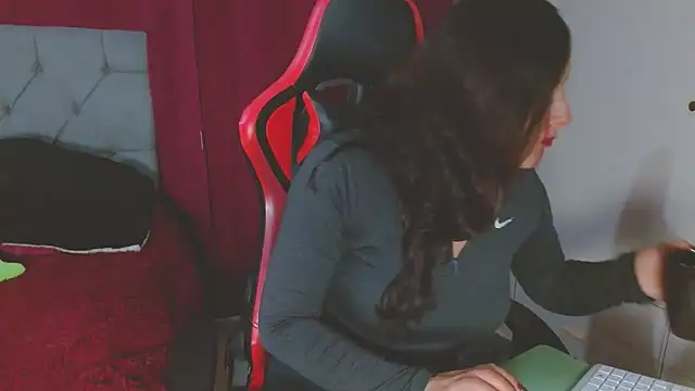 Noamartin  online show from September 17, 2025, 10:45 pm