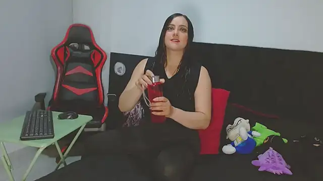 Noamartin  online show from April 24, 2026, 2:35 am