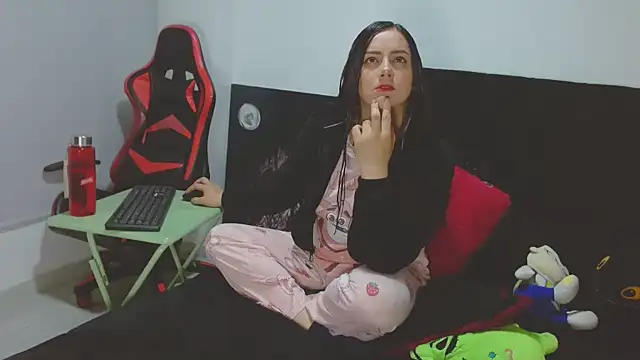 Noamartin  online show from April 23, 2026, 2:51 am