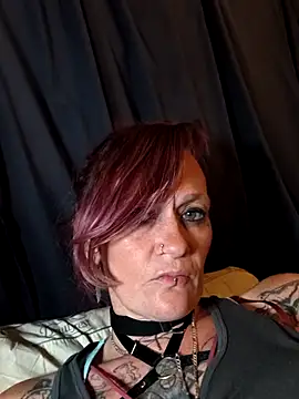 Snapshot of renegade_vyxxen chatting on March 3, 2026, 11:17 am renegade vyxxen online show from March 3, 2026, 11:17 am