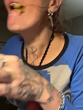 Snapshot of renegade_vyxxen chatting on December 23, 2024, 2:02 am renegade vyxxen online show from December 23, 2024, 2:02 am