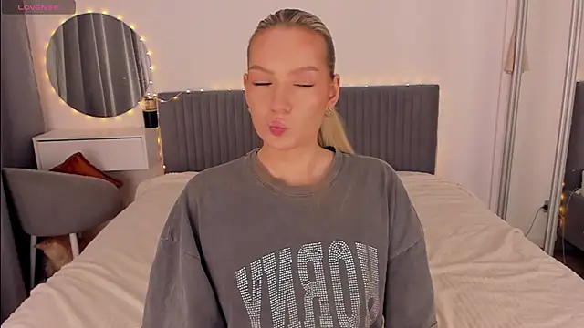 Snapshot of CassieRayss chatting on February 20, 2026, 12:07 pm CassieRayss online show from February 20, 2026, 12:07 pm