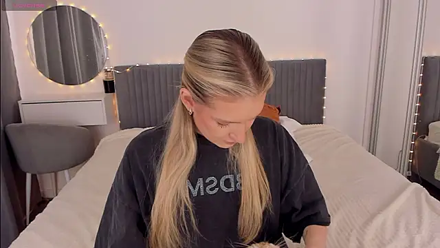 Snapshot of CassieRayss chatting on February 2, 2026, 8:57 am CassieRayss online show from February 2, 2026, 8:57 am