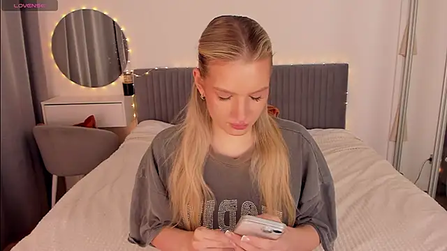 Snapshot of CassieRayss chatting on March 1, 2026, 10:37 am CassieRayss online show from March 1, 2026, 10:37 am