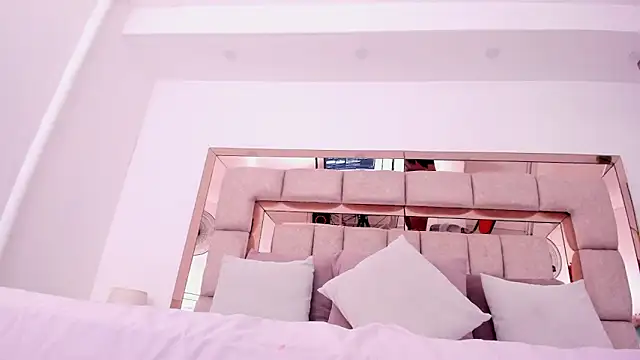 emma castilloo online show from April 8, 2026, 10:44 pm