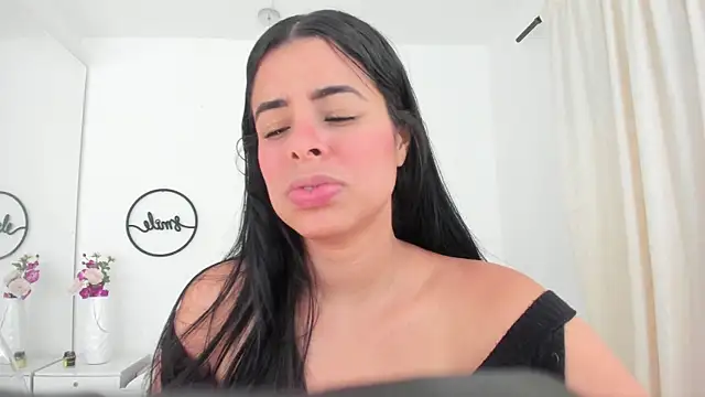 emma castilloo online show from February 1, 2025, 12:29 am