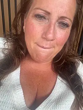 xsexycurvymilf online show from June 17, 2026, 2:05 pm