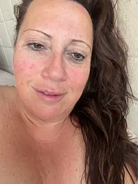 xsexycurvymilf online show from May 9, 2026, 6:39 am