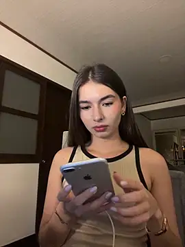 Snapshot of Coralinee_01 chatting on May 14, 2026, 12:29 am Coralinee 01 online show from May 14, 2026, 12:29 am