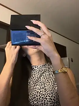 Coralinee 01 online show from April 24, 2026, 11:18 pm