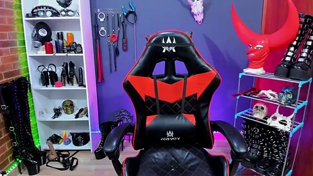 Snapshot of daven56 chatting on December 20, 2025, 1:03 pm daven56 online show from December 20, 2025, 1:03 pm