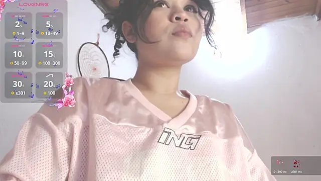 Snapshot of Amara18_ chatting on November 10, 2025, 4:23 pm Amara18 online show from November 10, 2025, 4:23 pm