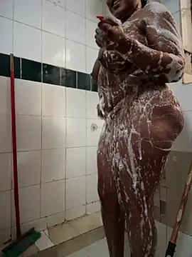 SSEXYBUBBLEBUTT101 online show from February 4, 2026, 7:25 am