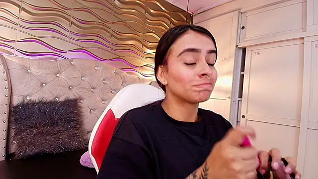 Andreita Jones online show from December 5, 2025, 12:04 pm