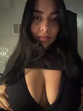 Snapshot of PetitLumiere chatting on February 28, 2026, 6:02 am PetitLumiere online show from February 28, 2026, 6:02 am